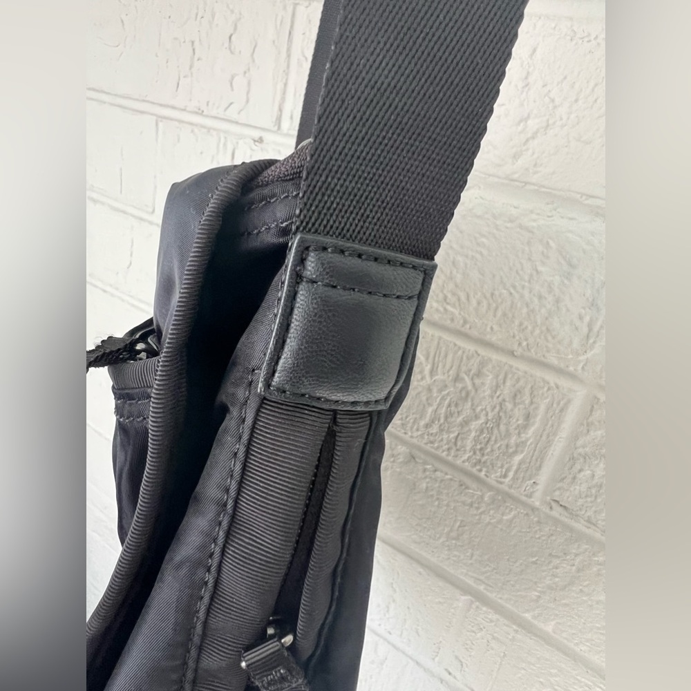 Lululemon the essentials bag 🪬 - Picture 13 of 15